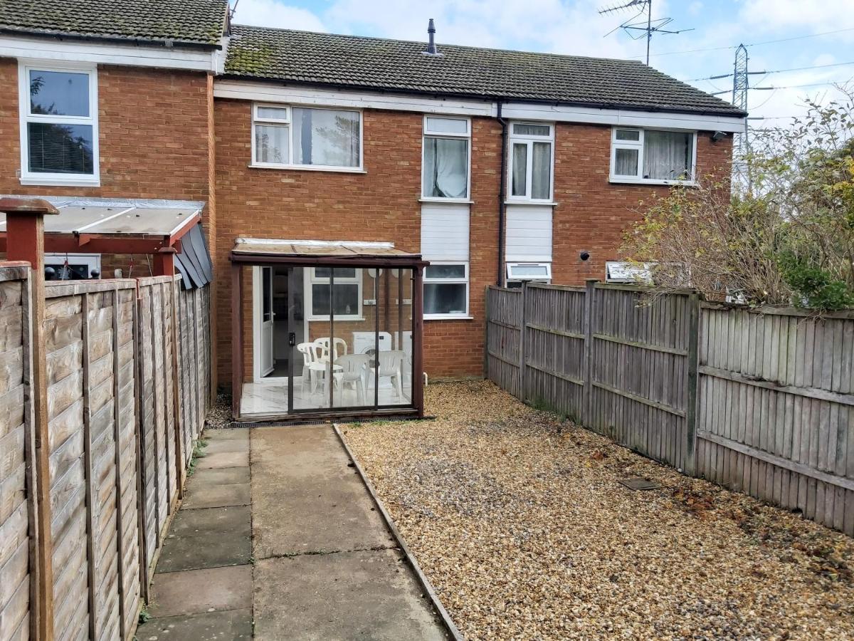 52 Fenwick Road, Houghton Regis, Dunstable Apartment Luaran gambar